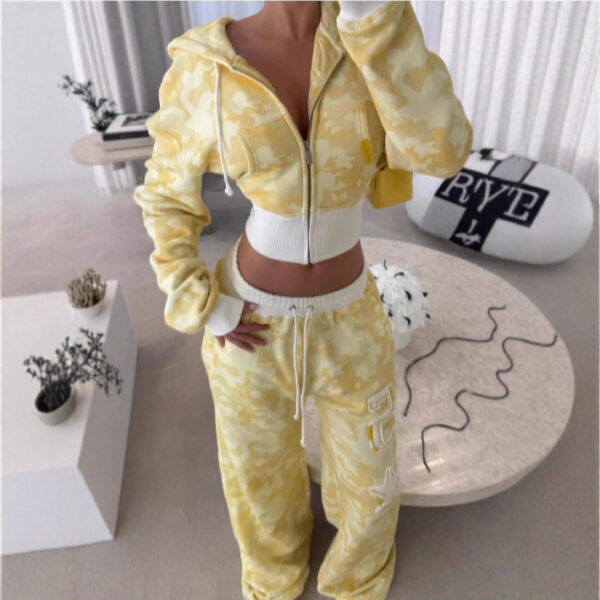 2 Piece Streetwear Tracksuit for Women – Zip Up Crop Hoodie & Loose Fit Sweatpants Set, Y2K Baddie Lounge Outfit